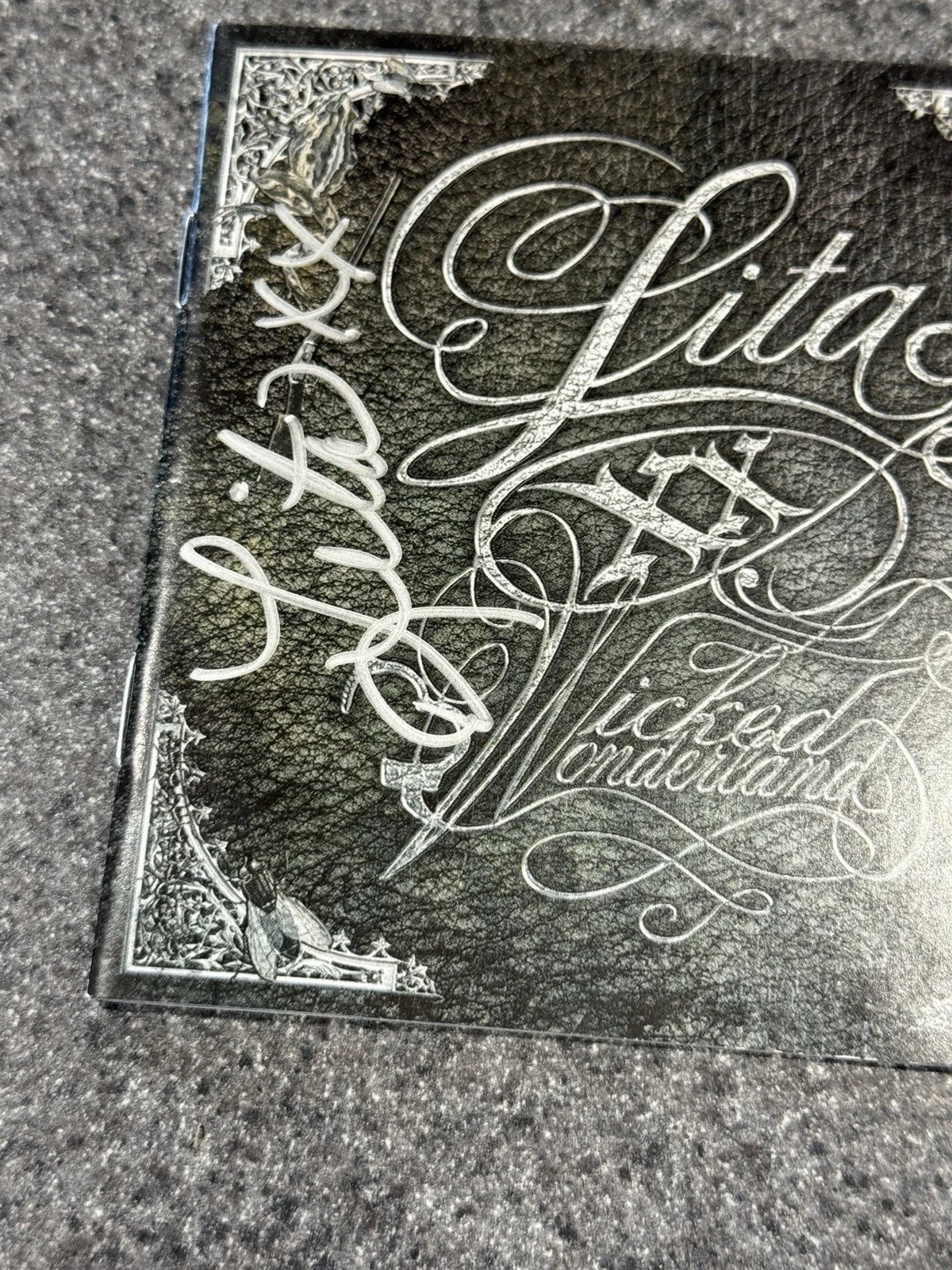 Lita Ford Wicked Wonderland Signed CD Booklet Autograph, изображение 2
