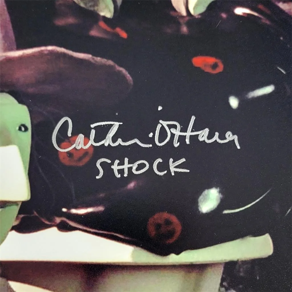Catherine O'Hara — Catherine O'Hara signed "Shock" Nightmare Before Christmas 11x14 Photo auto JSA, изображение 2