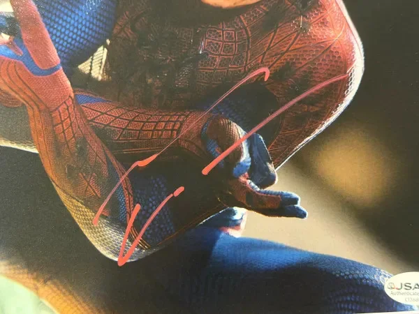 Andrew Garfield — Andrew Garfield Signed The Amazing Spider-Man 8x10 Photo, image 2