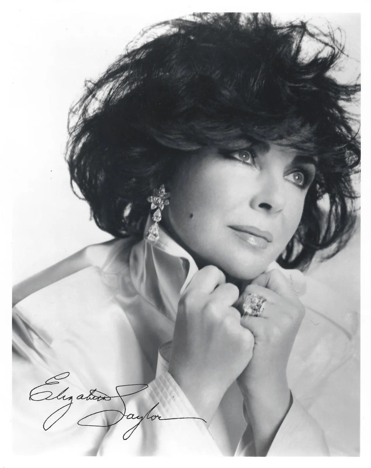 Elizabeth Taylor — Elizabeth Taylor Signed 8x10 Photo – Black & White Portrait
