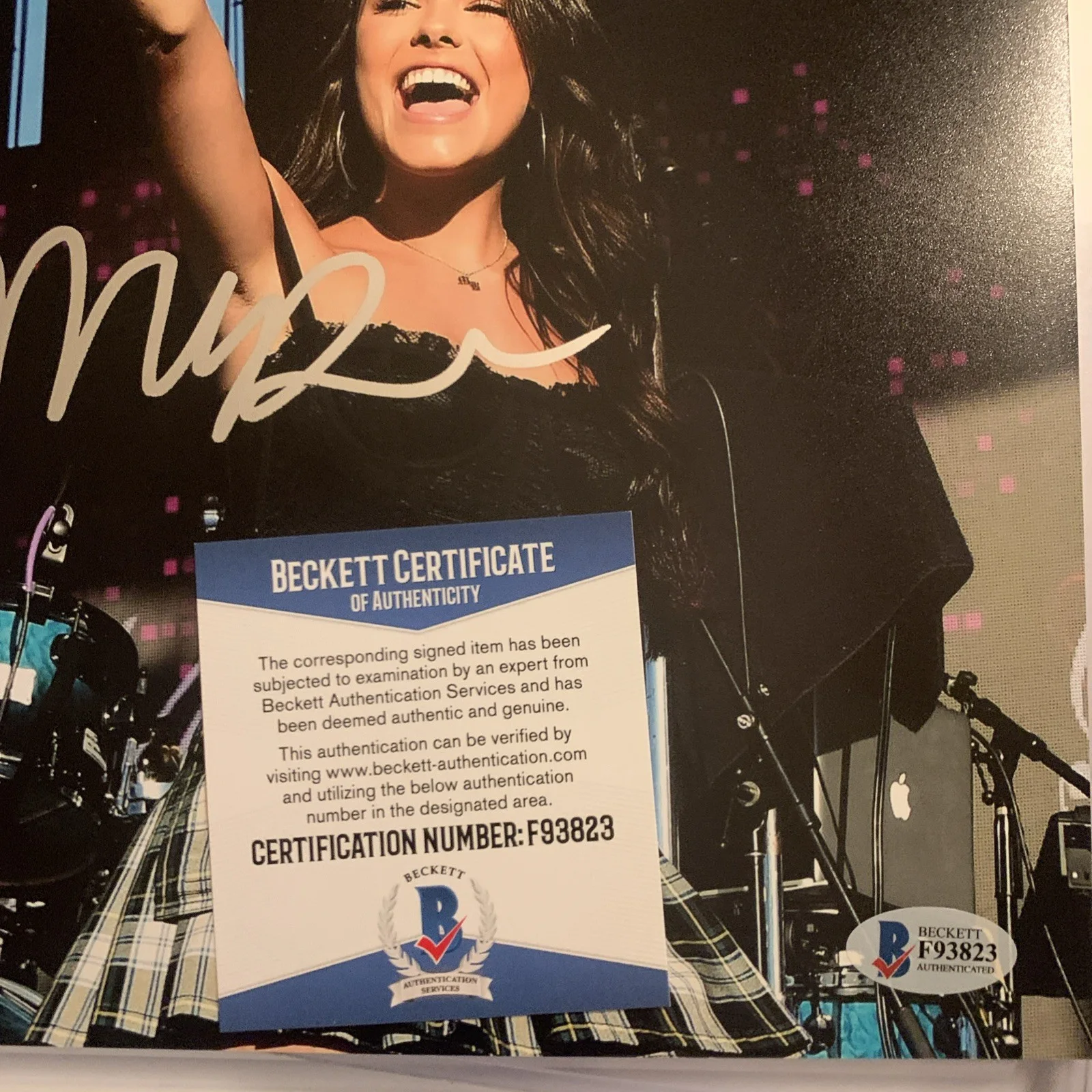 Madison Beer Sexy Signed Auto 8x10 PHOTO Beckett BAS COA, изображение 5