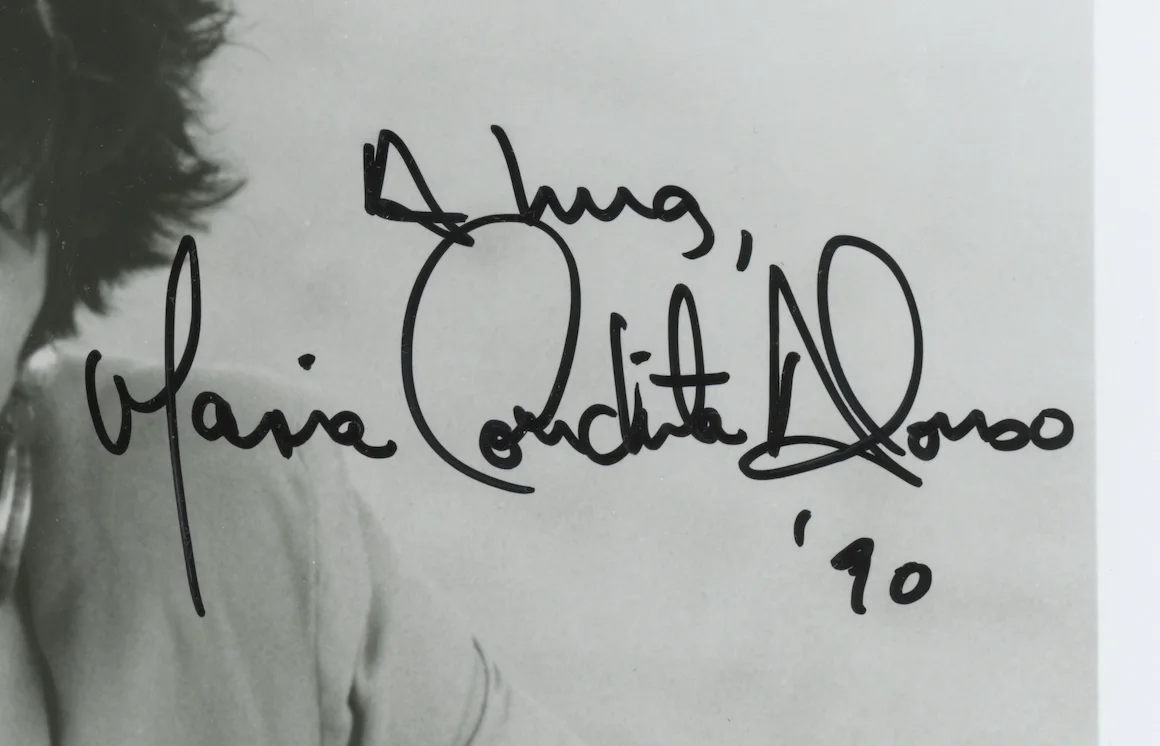 Maria Conchita Alonso Running Man Autographed Signed 8x10 Photo AMCo COA 31293, изображение 2