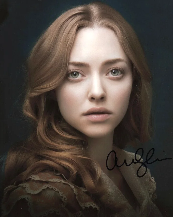 Amanda Seyfried — Amanda Seyfried Signed•8 x 10 Autographed Color Photograph with COA