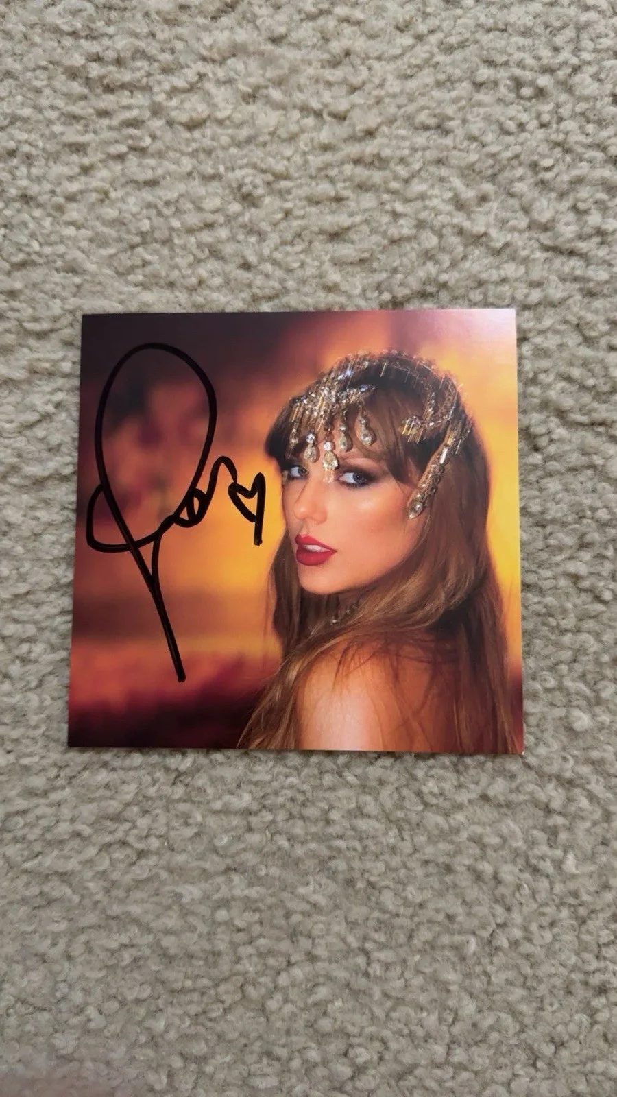 Taylor Swift the Life of a Showgirl Signed CD with Heart, изображение 2