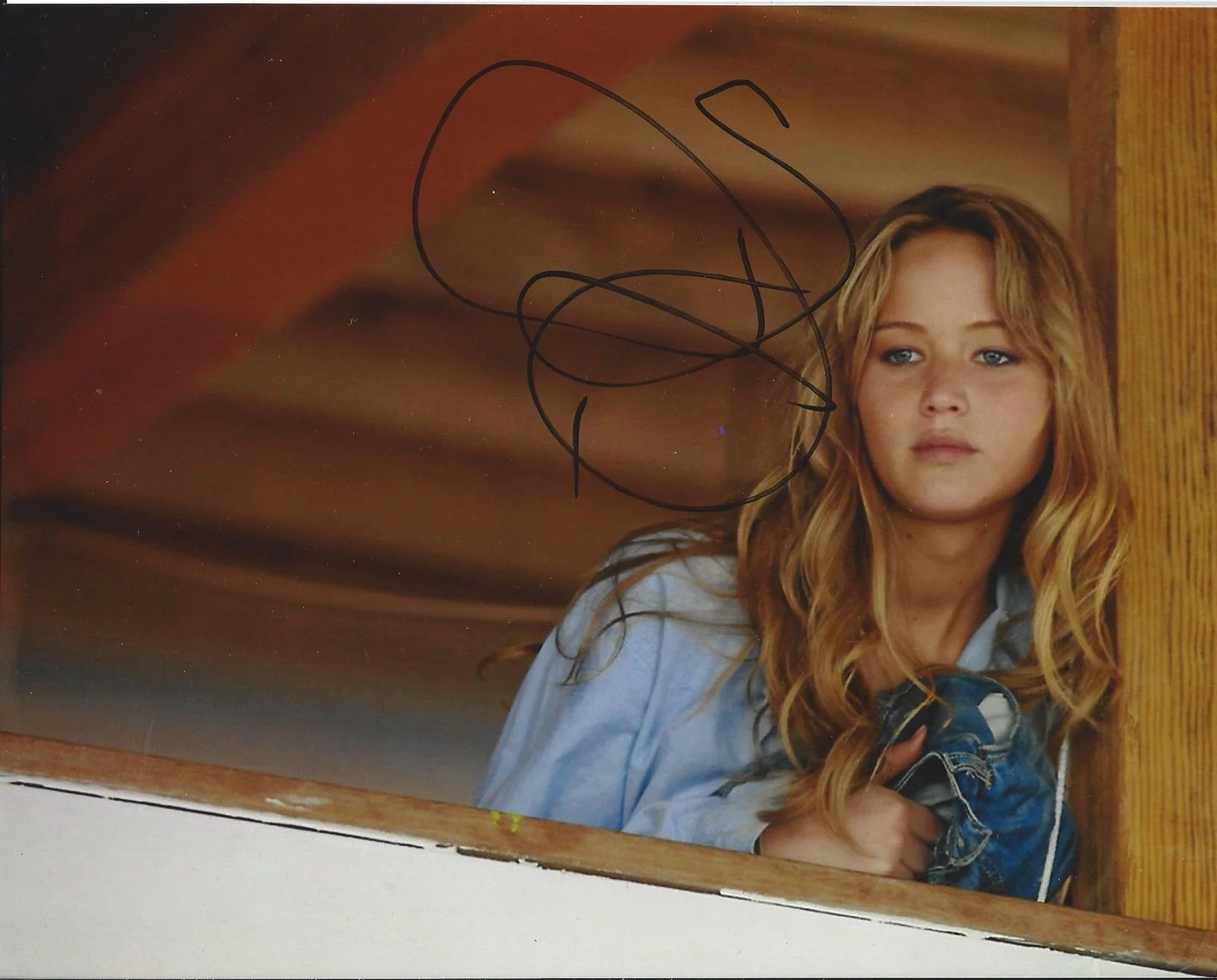 Jennifer Lawrence — Jennifer Lawrence signed Winter's Bone 8x10 photo - In Person Proof