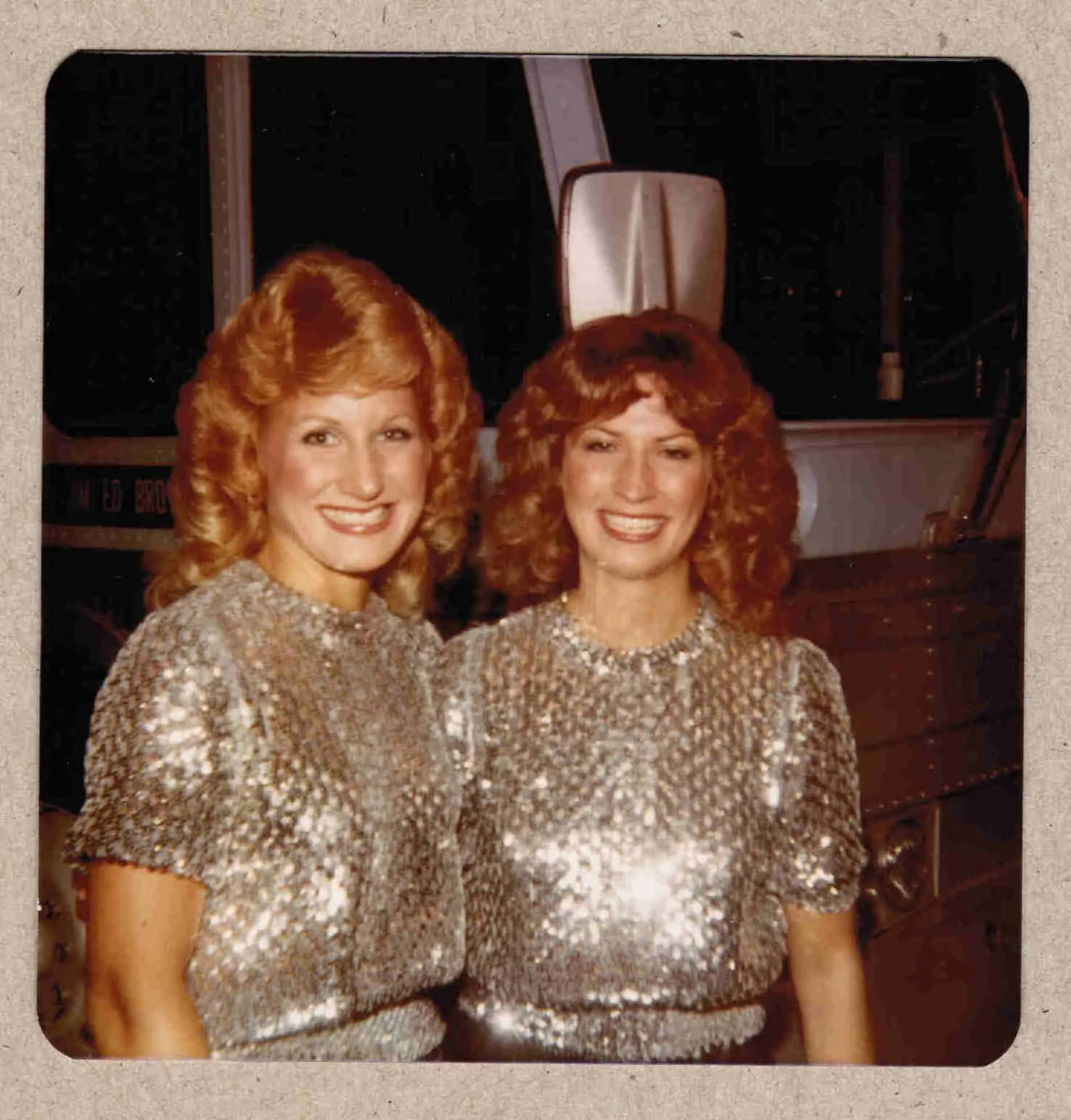 Dianne Morgan Christy Russell Signed Autograph w/ Fan Taken 3.5 x 3.5 OOAK Photo, изображение 3