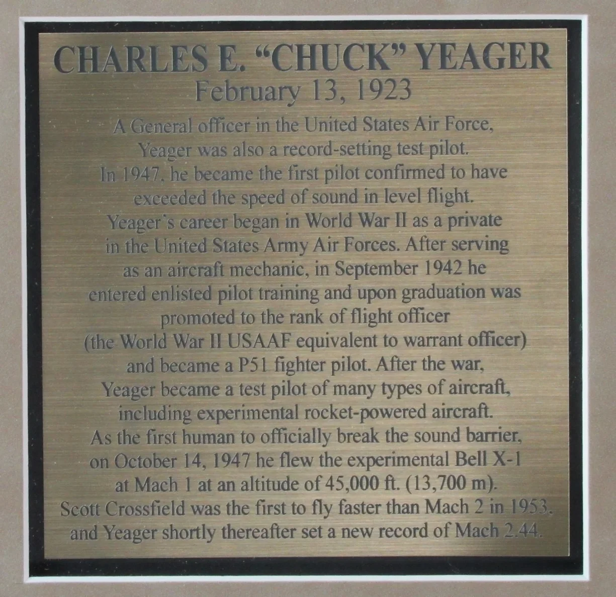 Chuck Yeager Signed 3x5 Index Card with Photo Collage Framed 187171, изображение 3