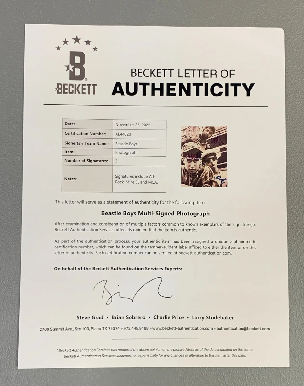 The Beastie Boys Fully Group Signed 10" x 8" Photo (3 Sigs) (Beckett/BAS Auth.), изображение 2