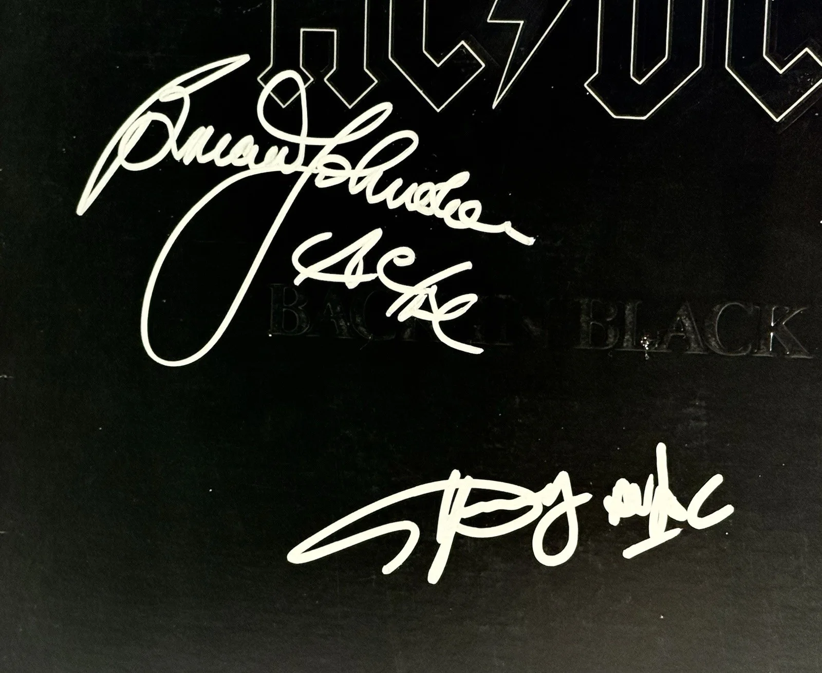 AC/DC signed Album Back in Black Angus Young Brian Johnson auto beckett loa, изображение 2