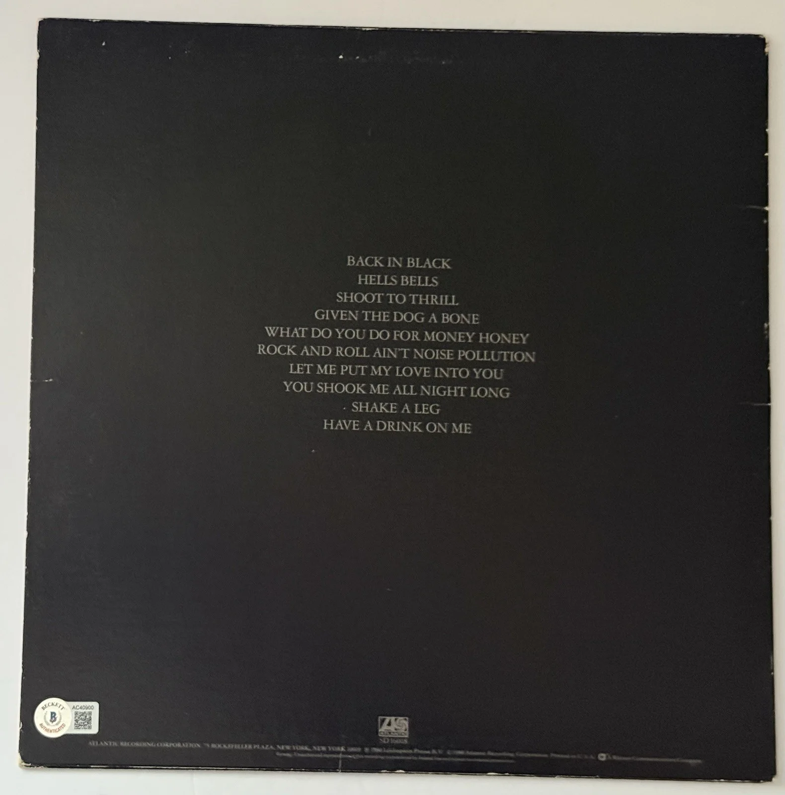 AC/DC signed Album Back in Black Angus Young Brian Johnson auto beckett loa, изображение 3