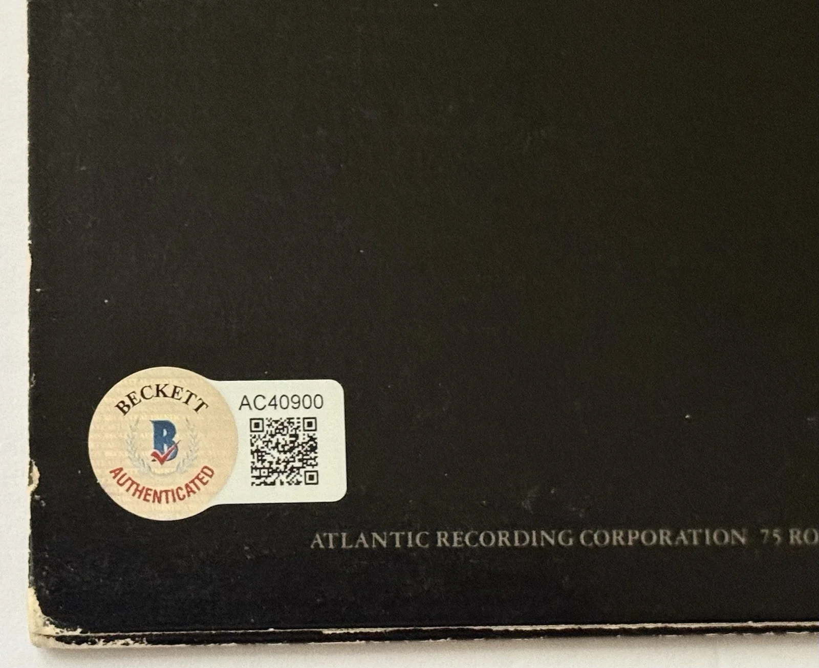 AC/DC signed Album Back in Black Angus Young Brian Johnson auto beckett loa, изображение 4
