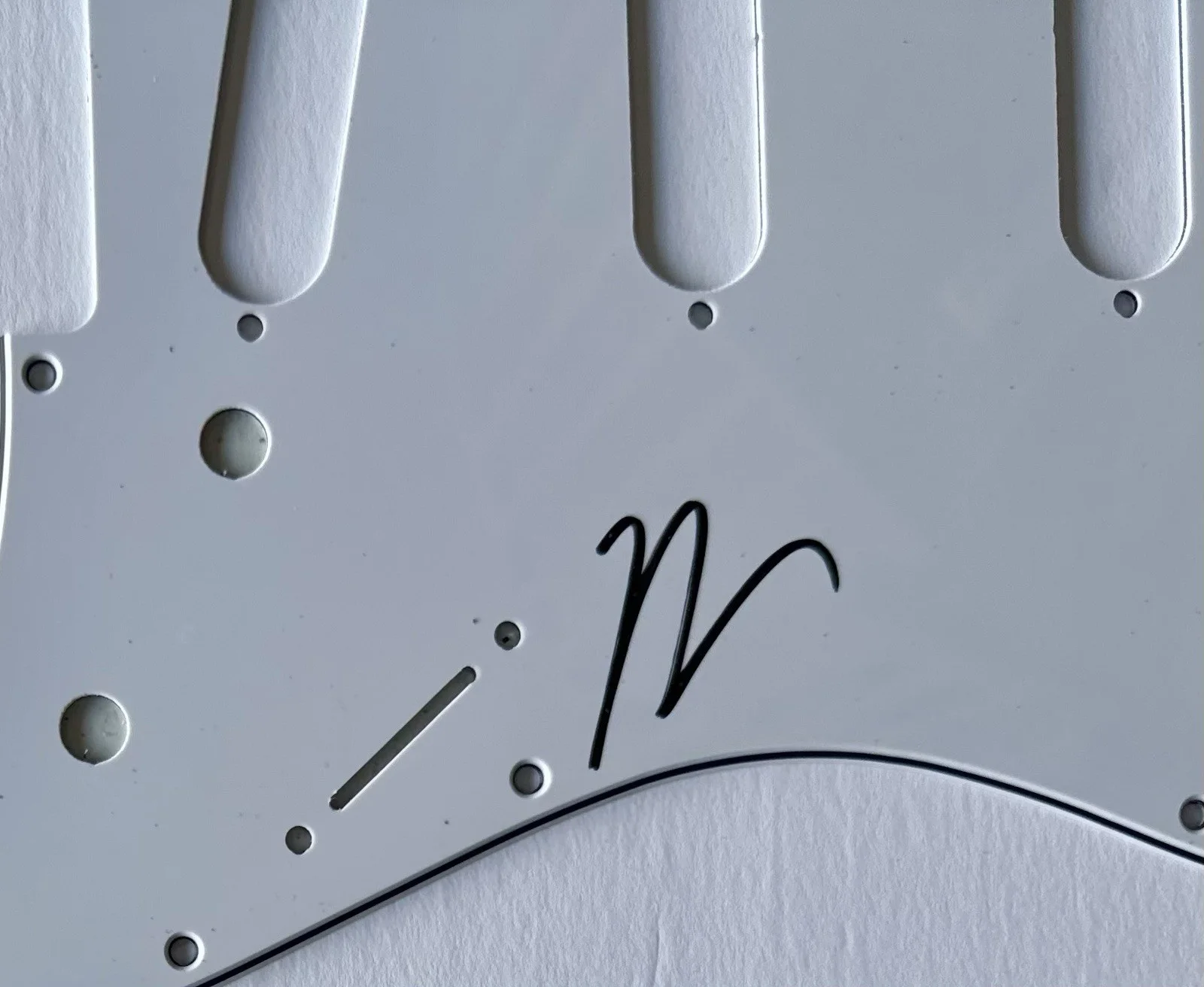 NORAH JONES HAND SIGNED AUTOGRAPH PICKGUARD +JSA COA, image 3