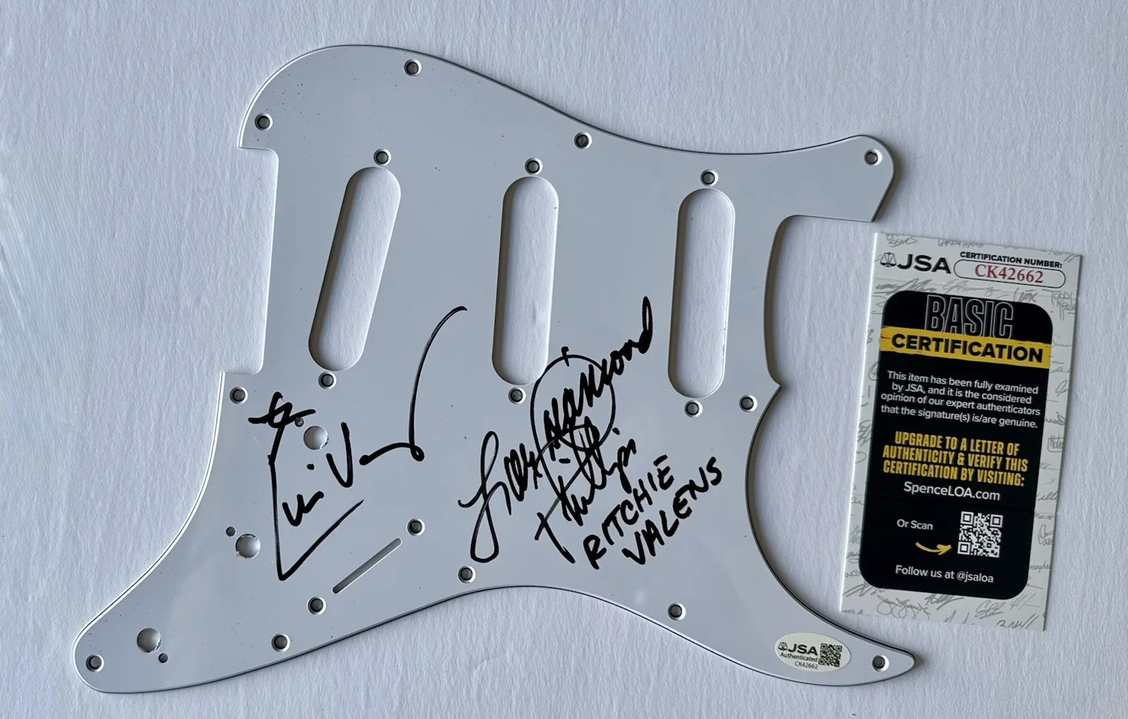 LOU DIAMOND PHILLIPS & DIRECTOR LUIS VALDEZ SIGNED AUTOGRAPH PICKGUARD +JSA COA, image 2