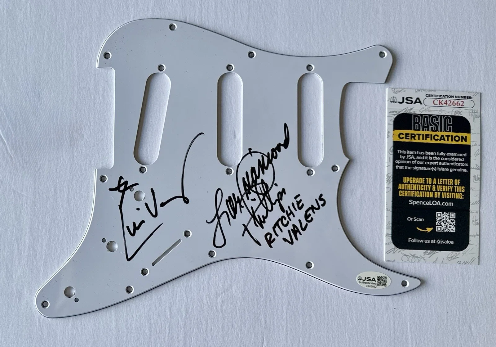 LOU DIAMOND PHILLIPS & DIRECTOR LUIS VALDEZ SIGNED AUTOGRAPH PICKGUARD +JSA COA, image 4