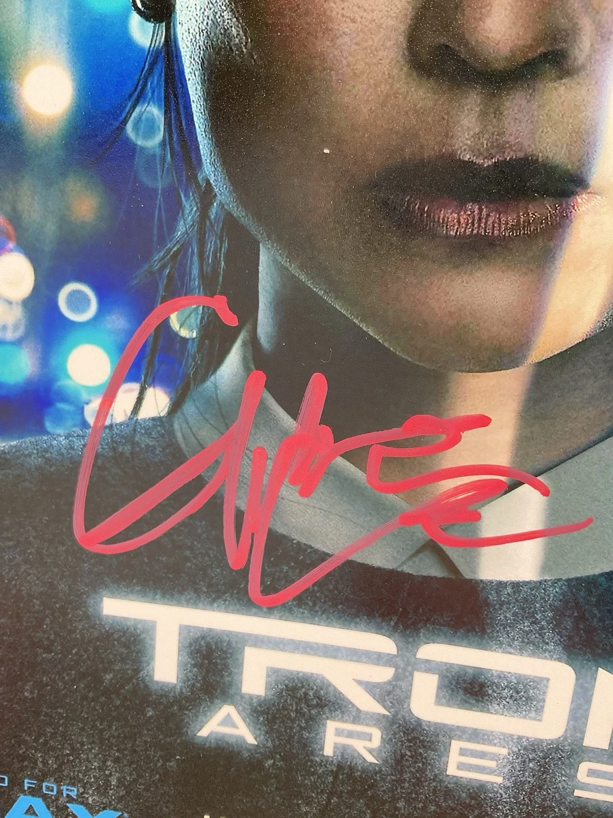 Greta Lee — Greta Lee signed 8x10 Tron Ares signed 8x10 Eve signed photo SWAU Disney auto, изображение 2