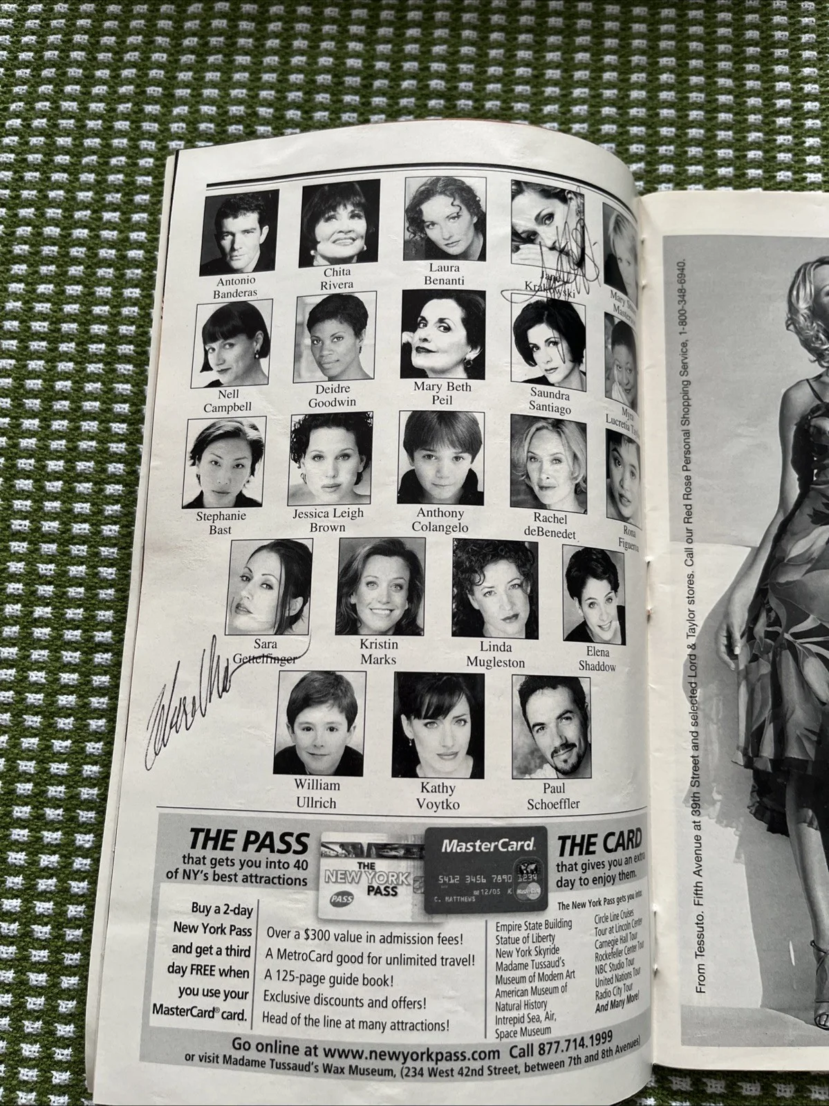 Antonio Banderas — Antonio Banderas & Chita Rivera Autographed nine The Musical Playbill + 2 More !, изображение 4