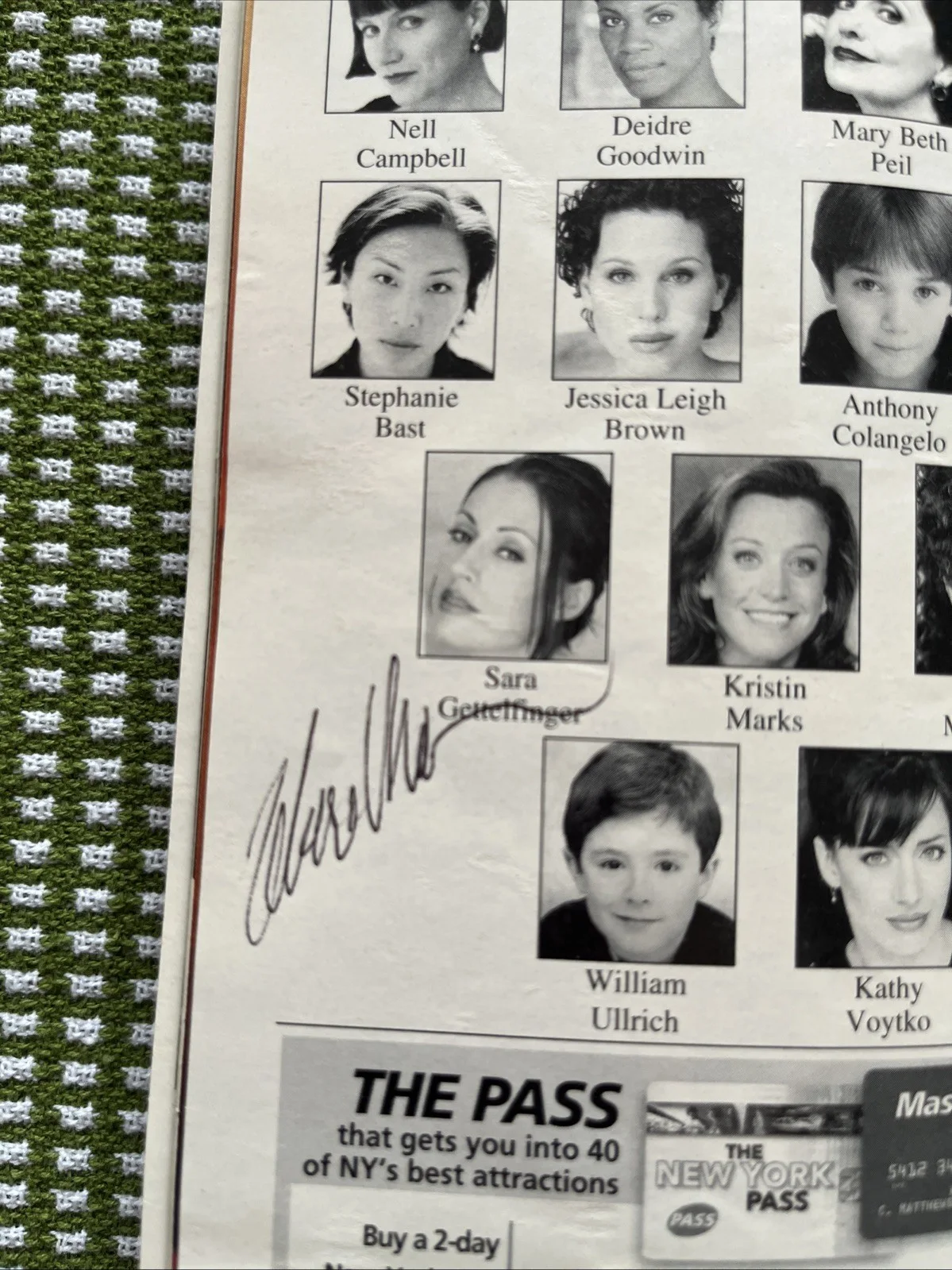 Antonio Banderas — Antonio Banderas & Chita Rivera Autographed nine The Musical Playbill + 2 More !, изображение 5