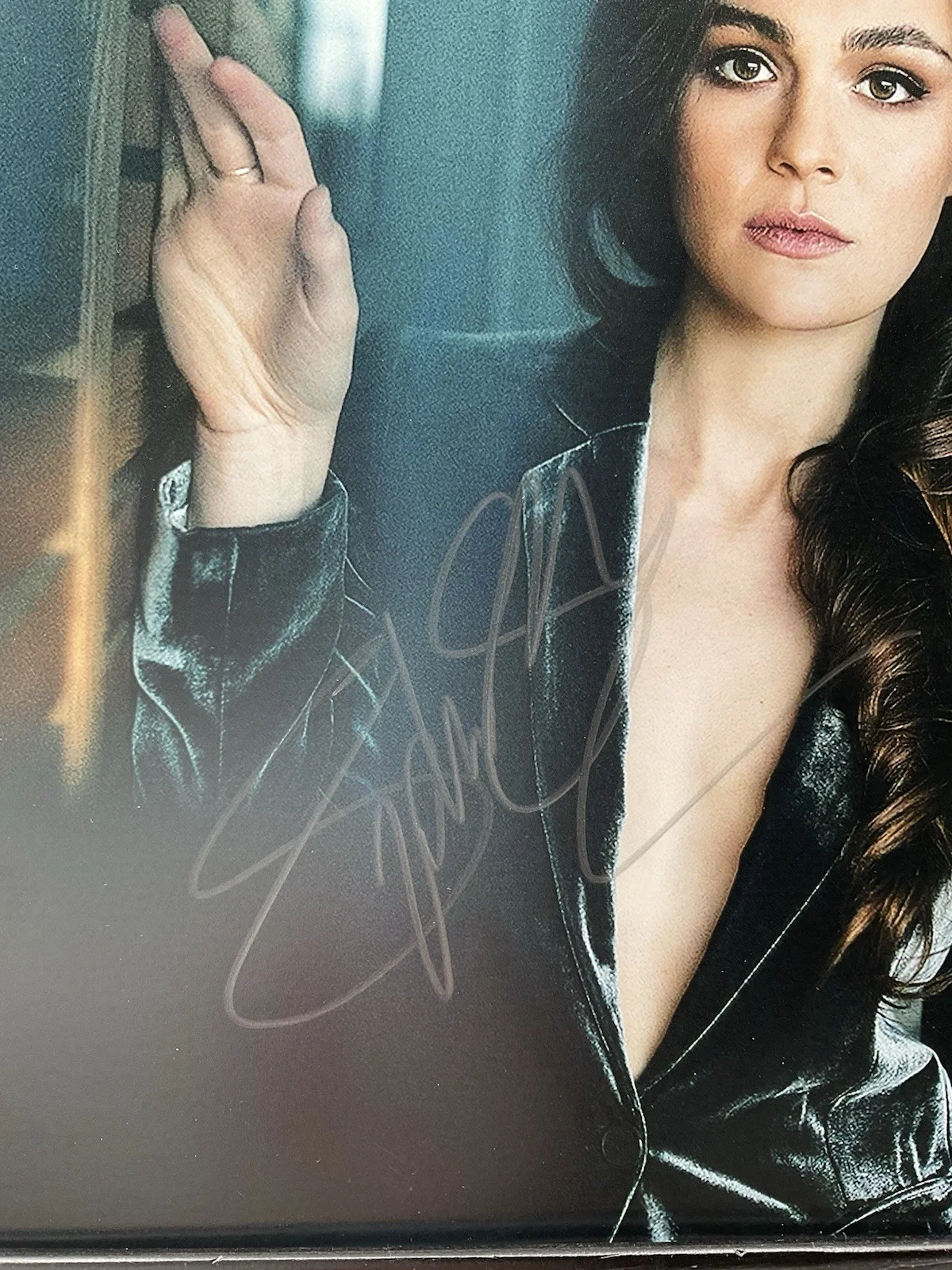Sophie Skelton — Sophie Skelton signed 8x10 ACOA Outlander signed 8x10 Sophie Skelton auto photo, изображение 2