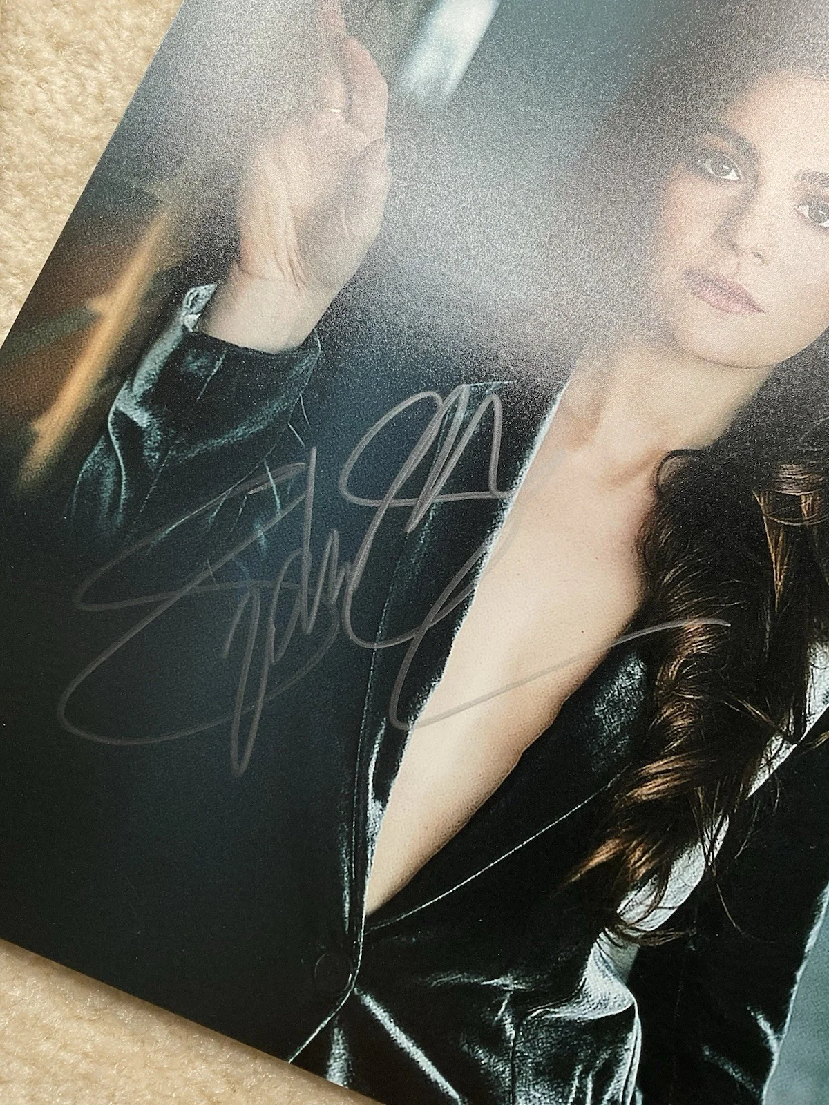 Sophie Skelton — Sophie Skelton signed 8x10 ACOA Outlander signed 8x10 Sophie Skelton auto photo, изображение 4
