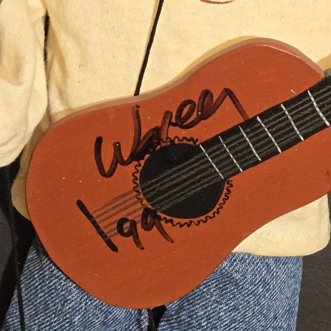 Willie Nelson Signed Autographed Puppet NO COA Hard Rock Cafe 1999, image 2