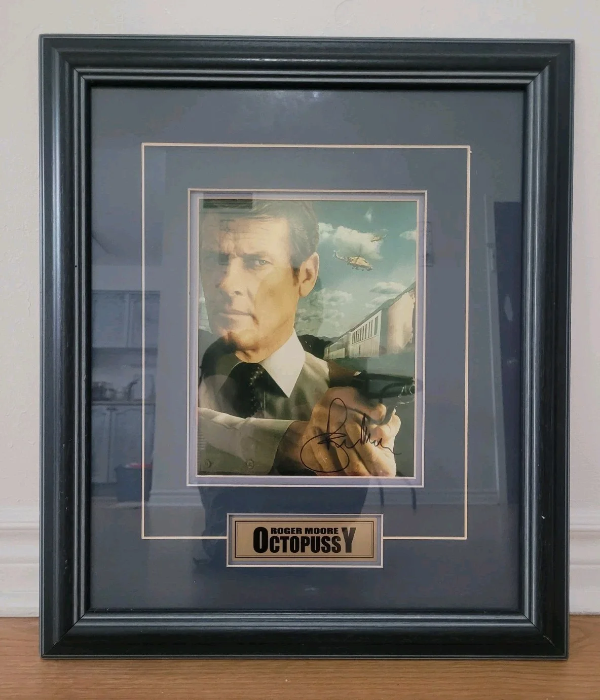 Roger Moore — AUTHENTIC 1983 Roger Moore Octopussy James Bond 007 HAND SIGNED / FRAMED + COA