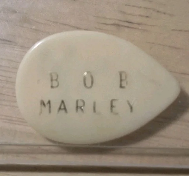 Bob Marley Personal Stage Used Guitar Pick Fender Early Signature Super Rare, изображение 2