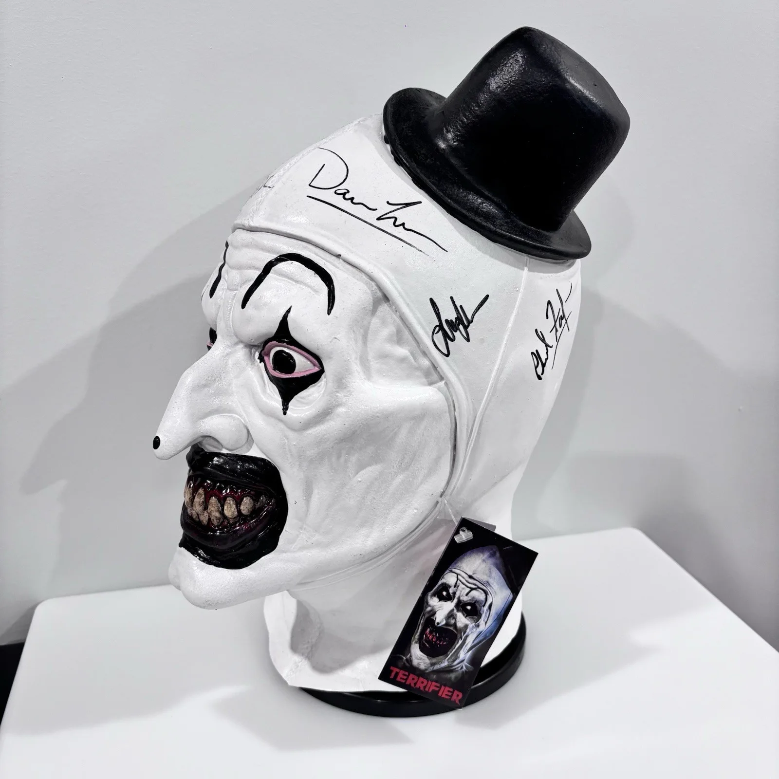 David Howard Thornton Lauren LaVera Damien Leone — Terrifier 2 Indiegogo 2019 Exclusive Mask Signed Rare Art The Clown Collectible, изображение 2
