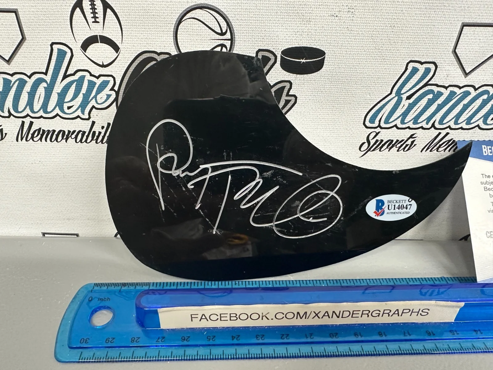 PERRY FARRELL JANE'S ADDICTION SIGNED AUTOGRAPHED GUITAR PICK GUARD-BECKETT BAS, изображение 2