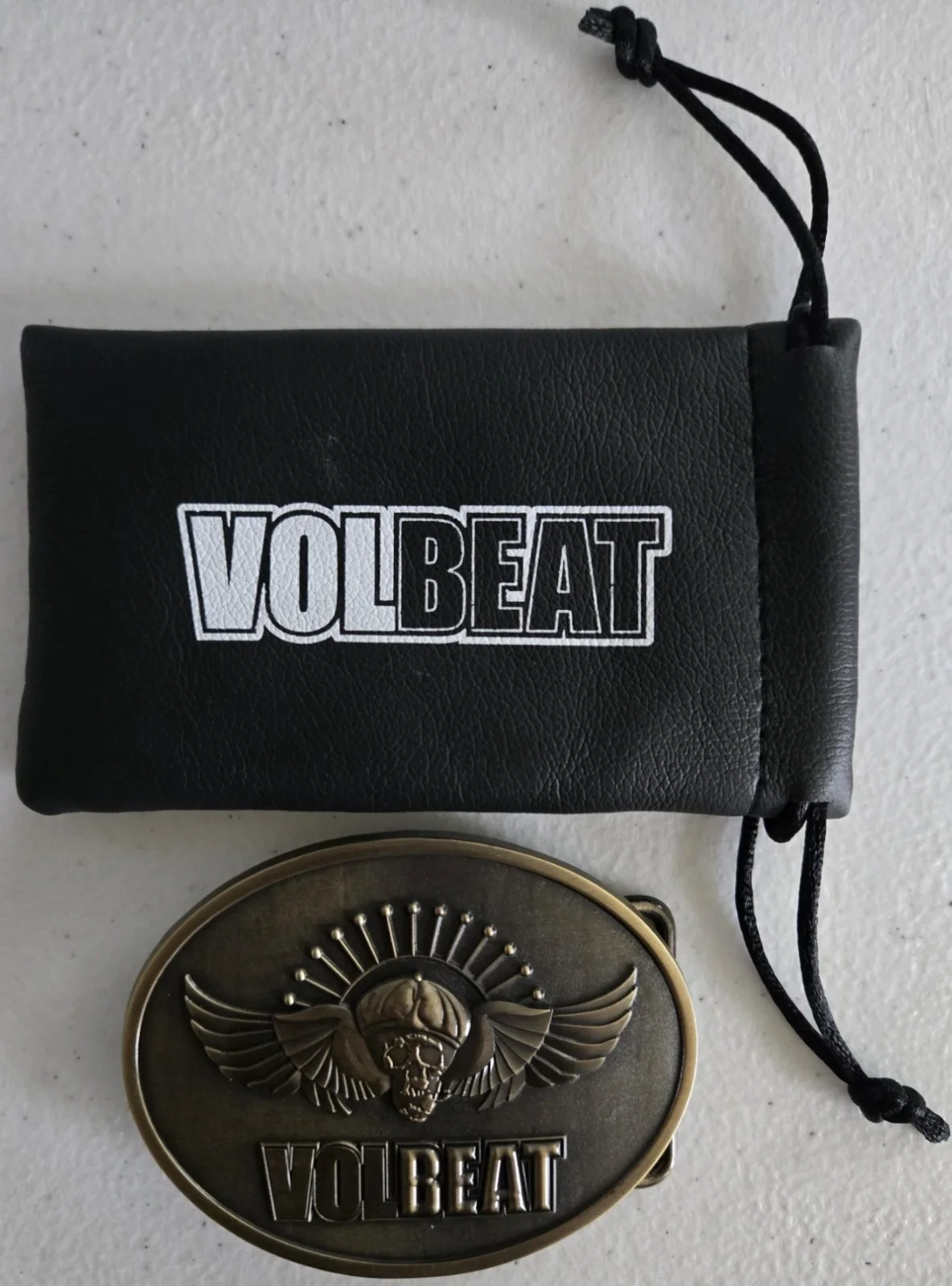 VOLBEAT VIP FULL PACKAGE SIGNED FRAMED w/BELT BUCKLE, PASS and TICKET 2022, изображение 2