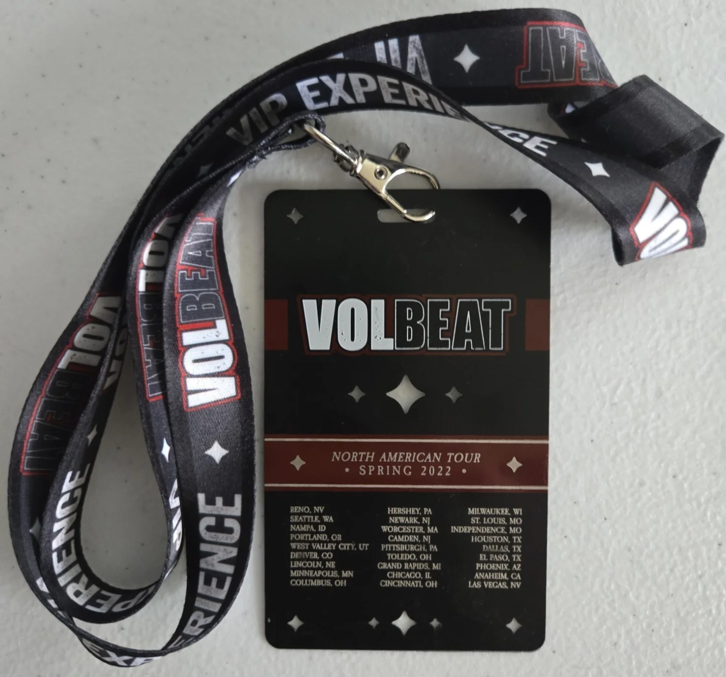 VOLBEAT VIP FULL PACKAGE SIGNED FRAMED w/BELT BUCKLE, PASS and TICKET 2022, изображение 4