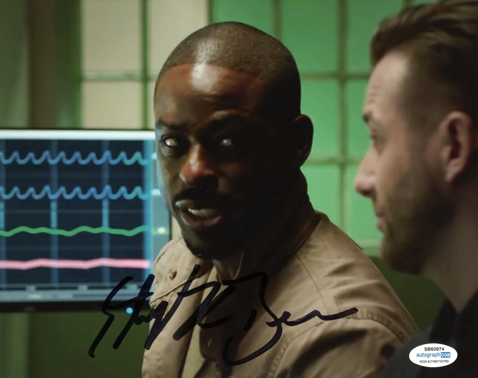 STERLING K. BROWN — Sterling K. Brown signed "THE PREDATOR" 8x10 Photo EXACT PROOF a Paradise ACOA, image 4