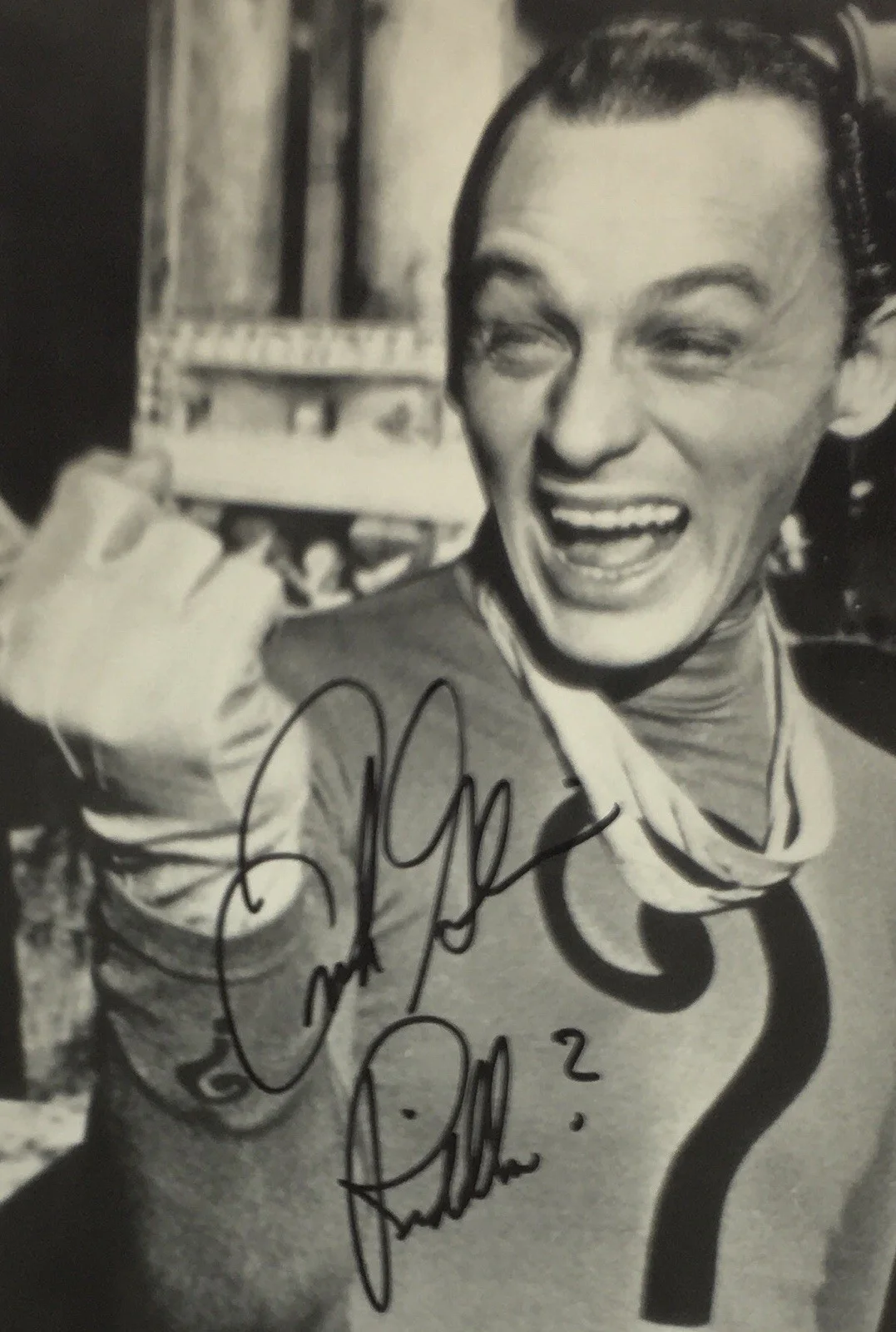 Frank Gorshin — Frank Gorshin Autographed 8" x 10" The Riddler Glossy B/W Photo Batman TV 1966, image 2