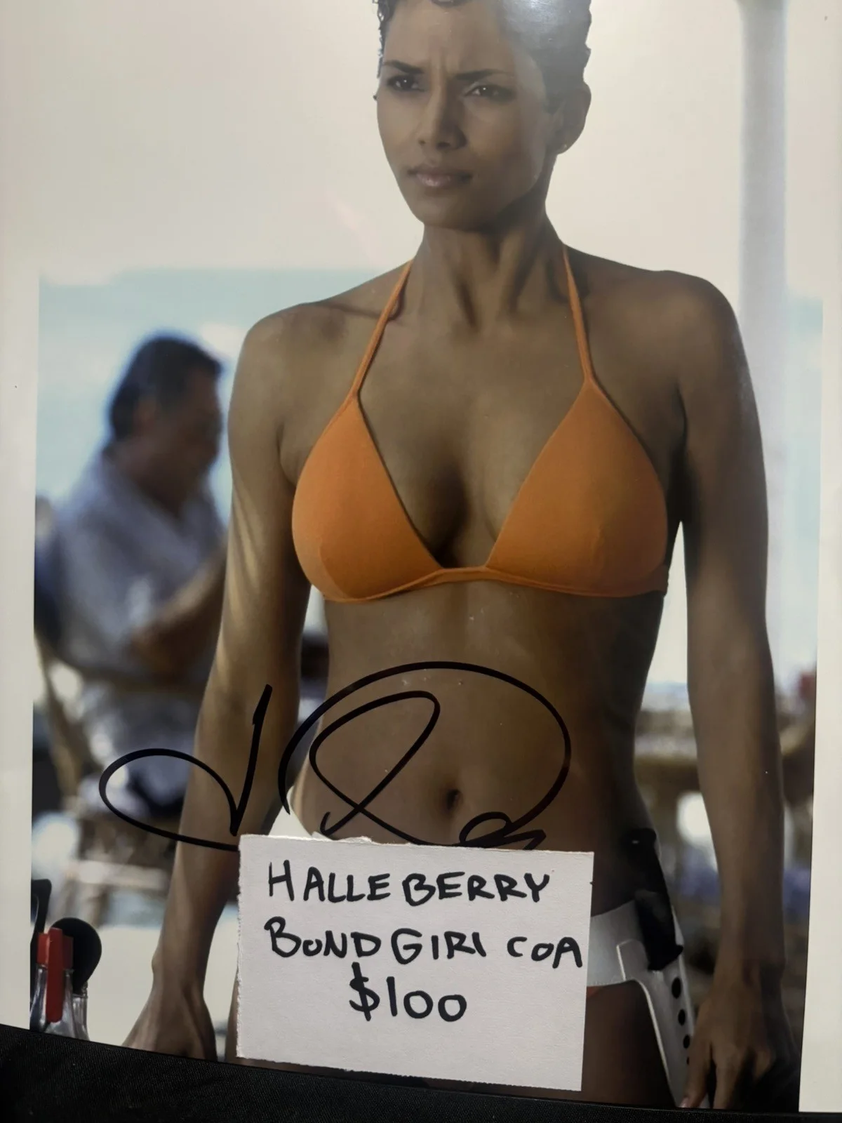 HALLE BERRY — HALLE BERRY BOND GIRL ORIGINAL HAND SIGNED AUTOGRAPHED 8x10 PHOTO MINT NEW w/COA, изображение 3