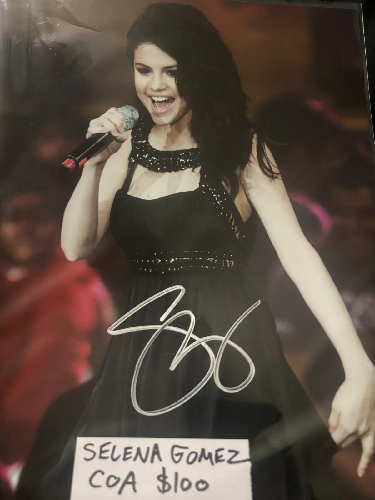 SELENA GOMEZ ORIGINAL HAND SIGNED / AUTOGRAPHED SEXY SINGING 8x10 PHOTO w/COA, image 3