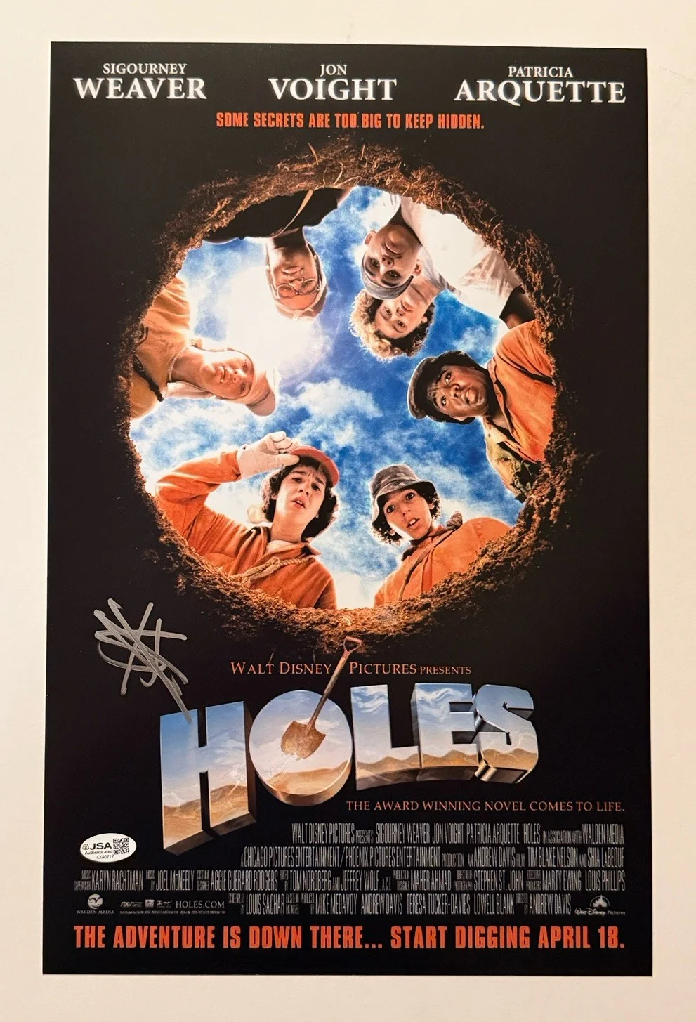 Shia LaBeouf — Shia LaBeouf SIGNED Holes 11x17 photo EXACT PROOF Transformers Disturbia JSA A