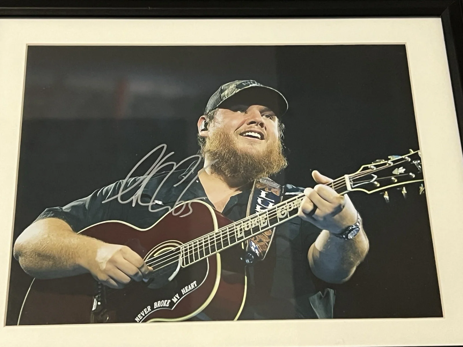 Luke Combs Autographed Signed 8.25x11.5 Photo Country Music Star Fully Framed, изображение 3