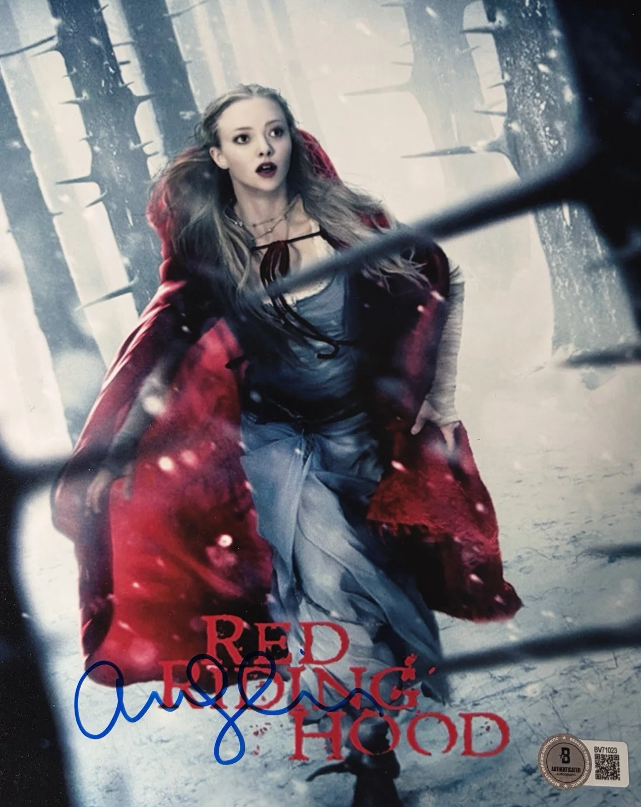 Amanda Seyfried — Amanda Seyfried Signed Little Red Riding Hood 8x10 Photo BAS COA Autograph
