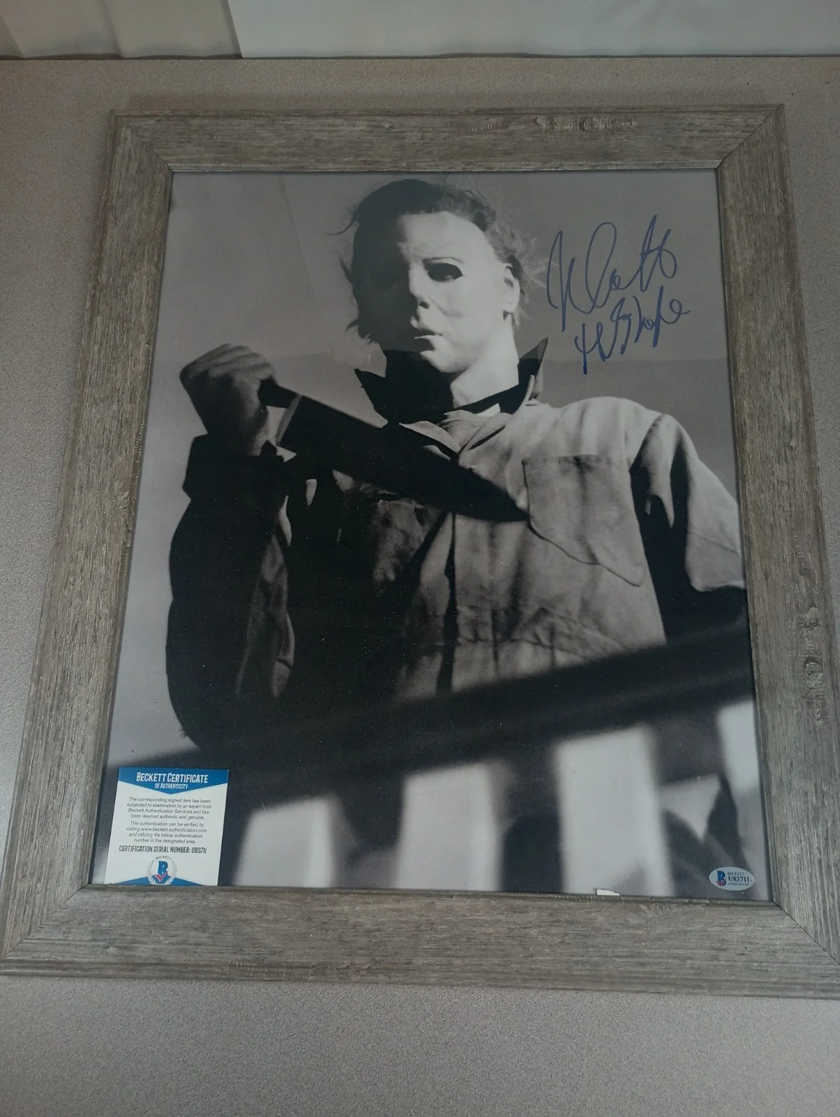Nick Castle — Nick Castle "Michael Myers" Signed Photo Print (16x20in) w/ Beckett Cert!