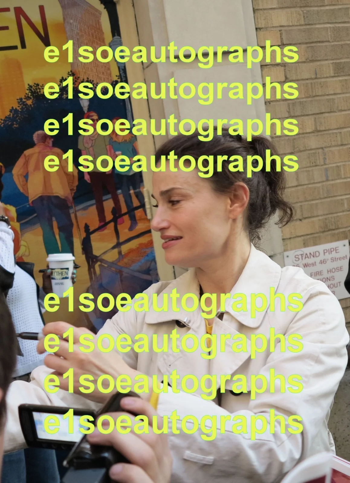 Idina Menzel — Idina Menzel signed 8x10 photo in person. Photo Proof - Disney Frozen Elsa, изображение 2