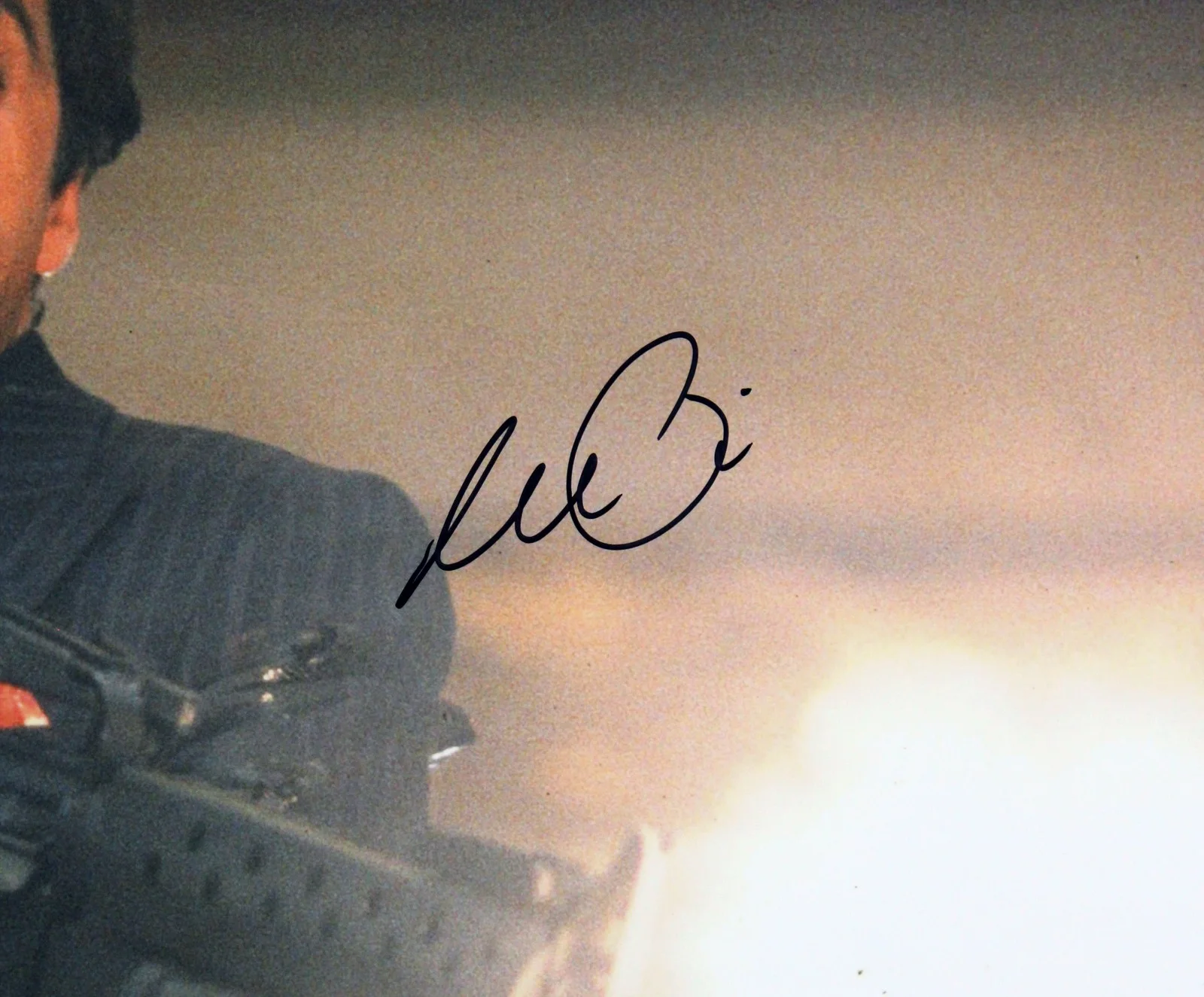 Al Pacino — Al Pacino Scarface Authentic Signed 16x20 Horizontal Shooting Photo BAS 4, image 2