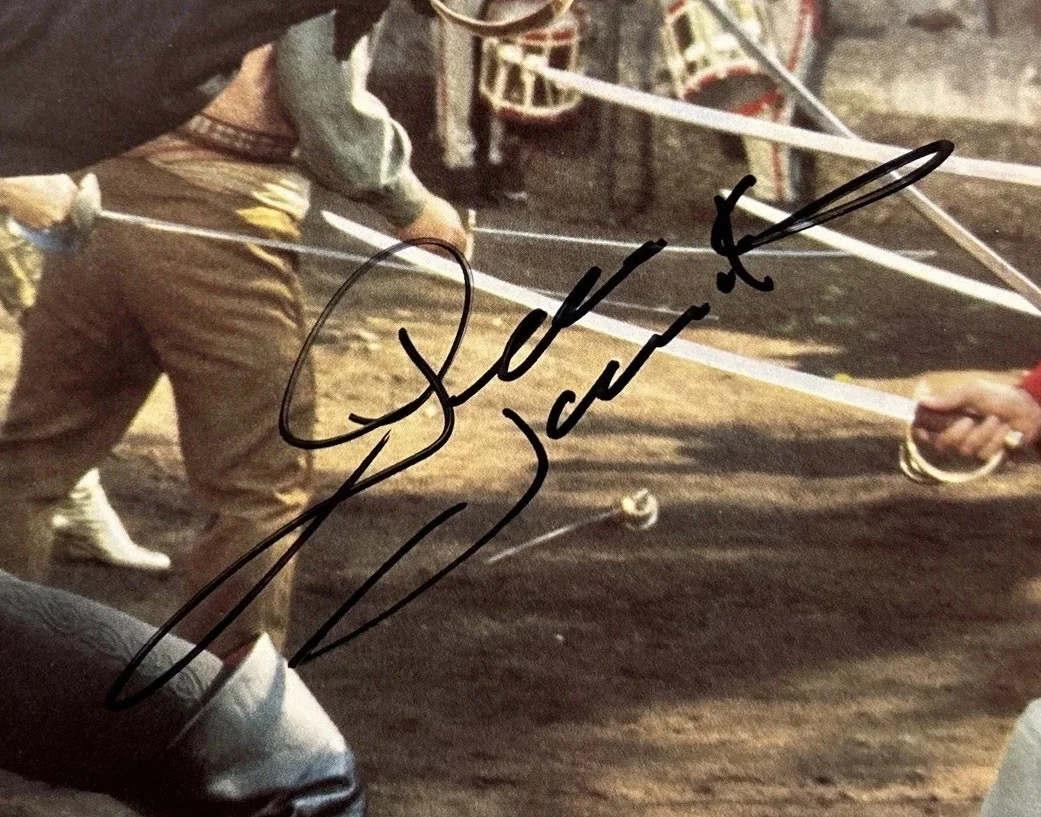 George Hamilton — George Hamilton ZORRO The Gay Blade Signed 8x10 Photo + Signed Card W/LOA, изображение 5
