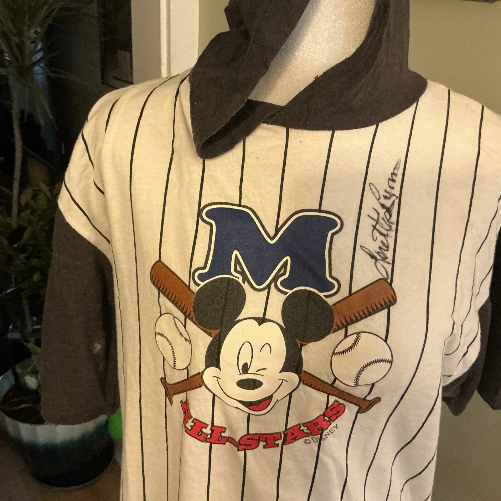 LORETTA LYNN PERSONAL MICKEY MOUSE SHIRT SHE WORE AN AUTOGRAPHED 2 PLACES, изображение 2
