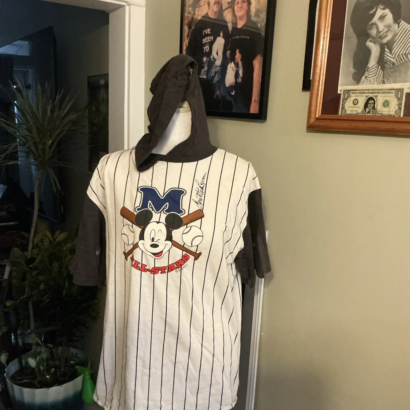 LORETTA LYNN PERSONAL MICKEY MOUSE SHIRT SHE WORE AN AUTOGRAPHED 2 PLACES, изображение 3