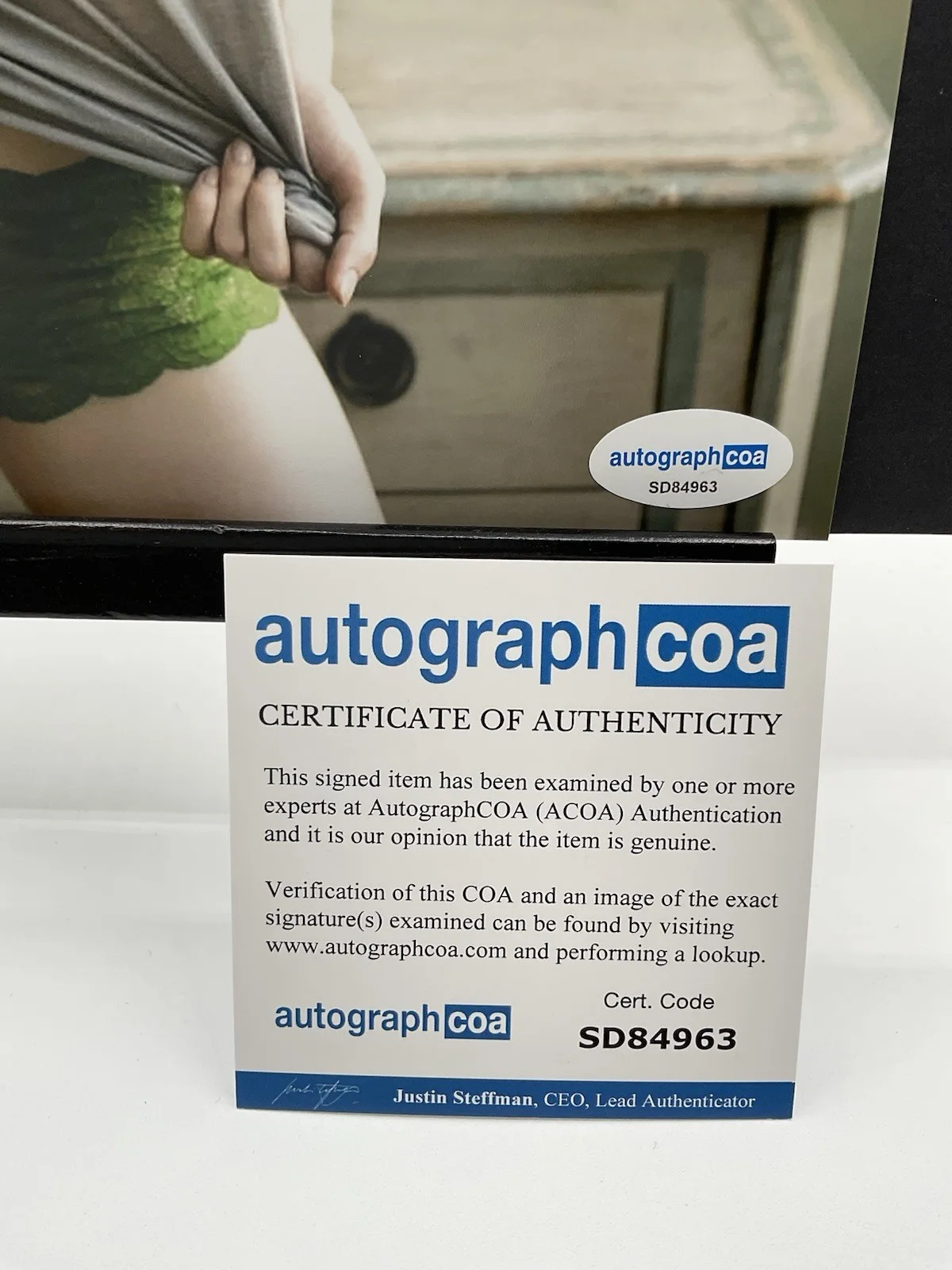 Alison Brie — Alison Brie Signed 8x10 ACOA Alison Brie sexy signed photo Community autographed, изображение 3