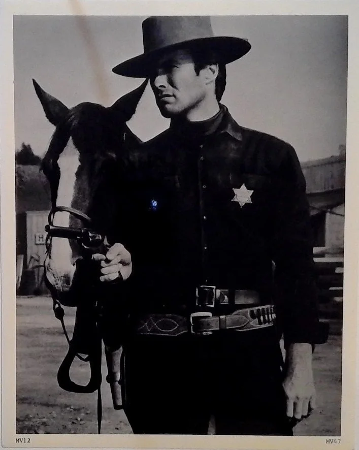 Clint Eastwood — Clint Eastwood autograph Picture +17 Movie Photos + Book A Biography By, изображение 4