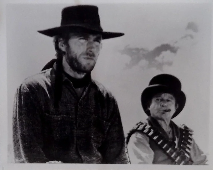 Clint Eastwood — Clint Eastwood autograph Picture +17 Movie Photos + Book A Biography By, изображение 5