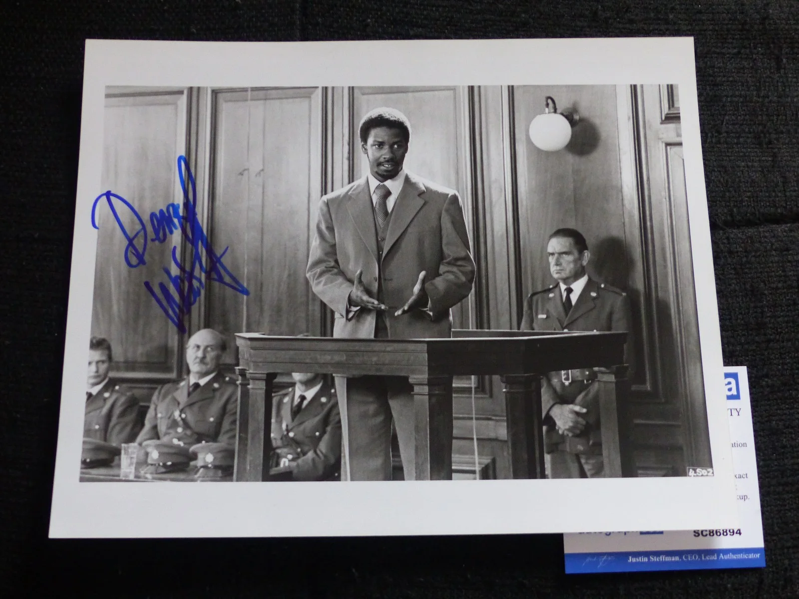 Denzel Washington — DENZEL WASHINGTON signed Autograph 8x10 "CRY FREEDOM" Photo InPerson ACOA COA