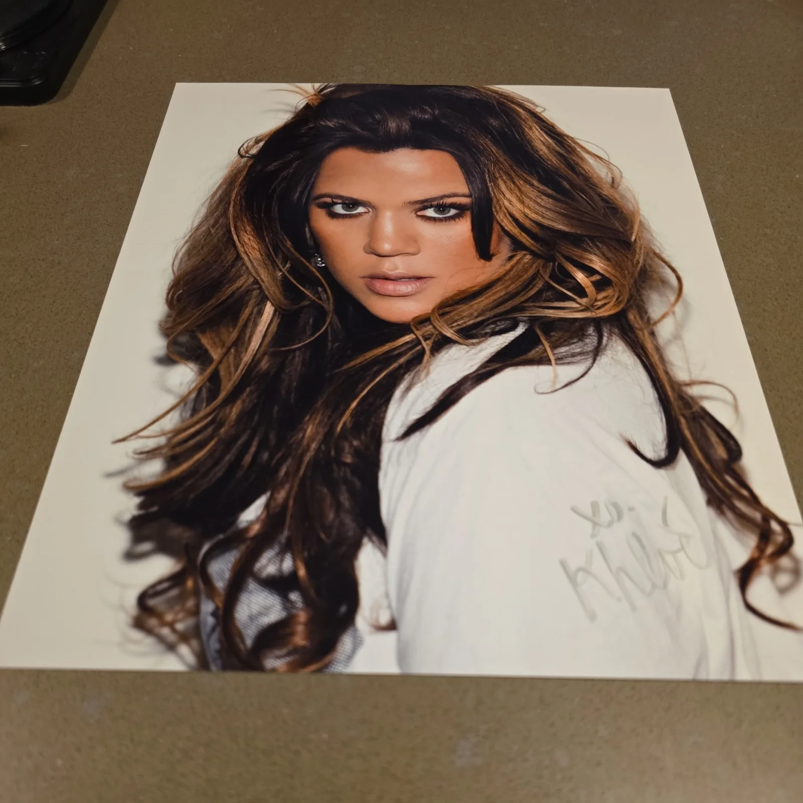 Khloe Kardashian — Khloe Kardashian Signed Autograph Photo (8x10, Headshot) Actress Designer, image 2