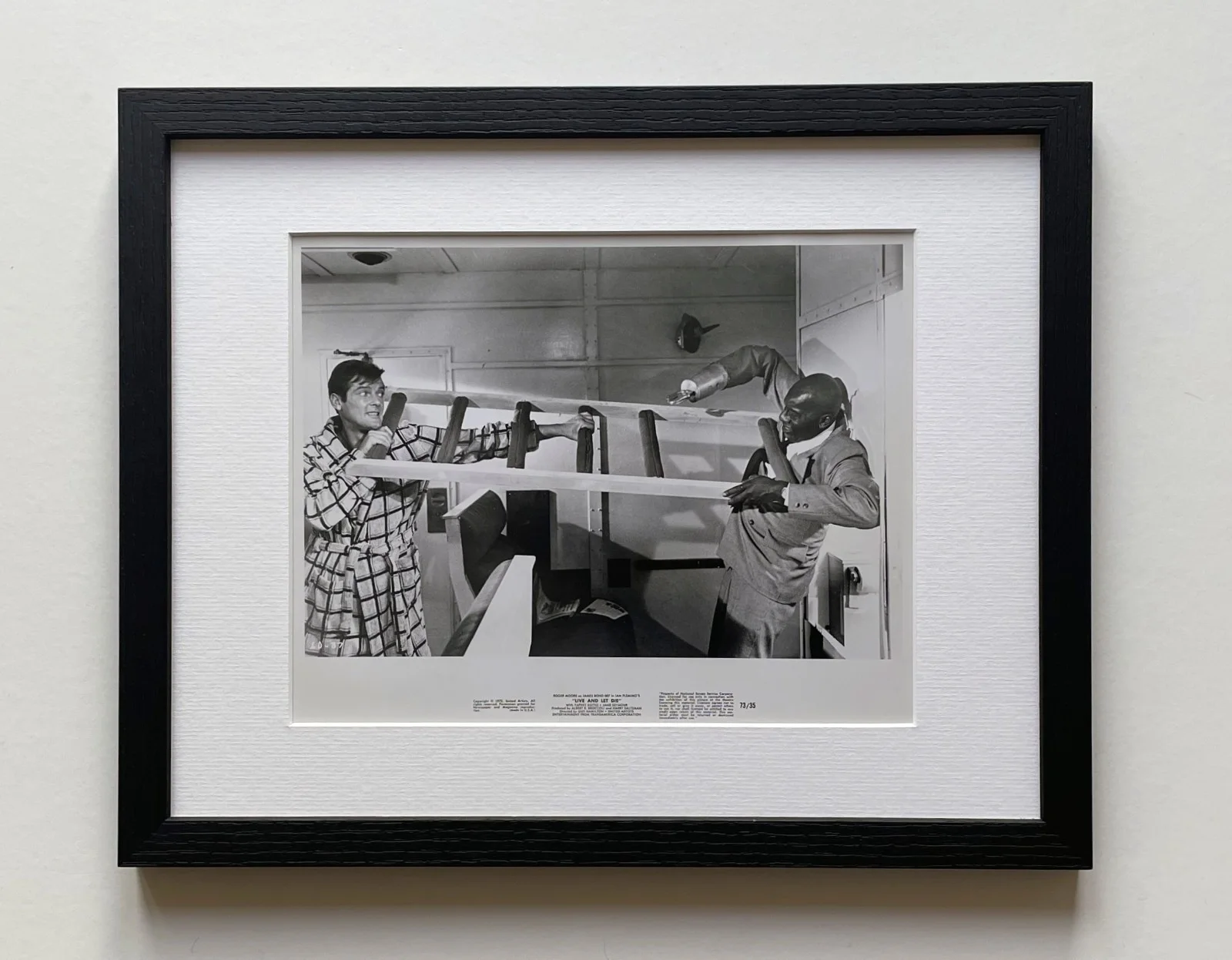 Live and Let Die James Bond Photo Original Framed 8X10 Inch B&W Press Still, изображение 2