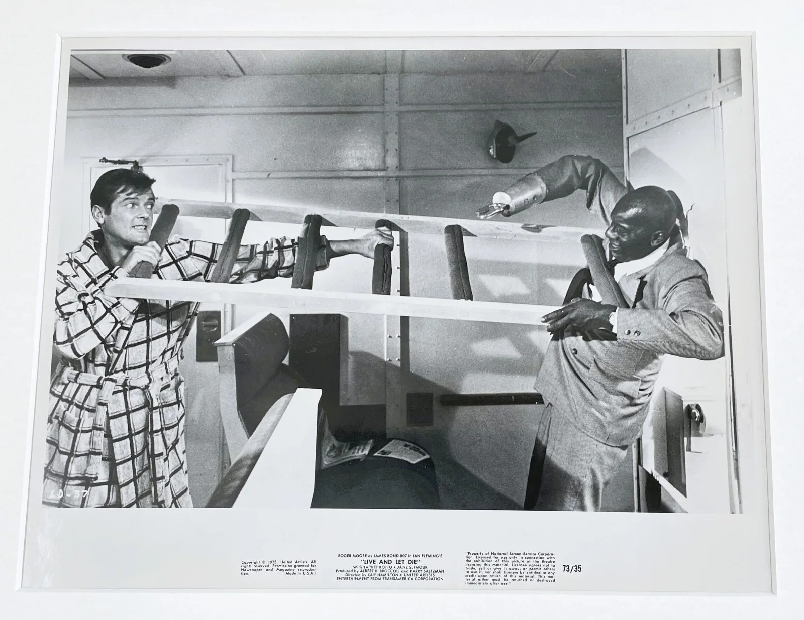 Live and Let Die James Bond Photo Original Framed 8X10 Inch B&W Press Still, изображение 3